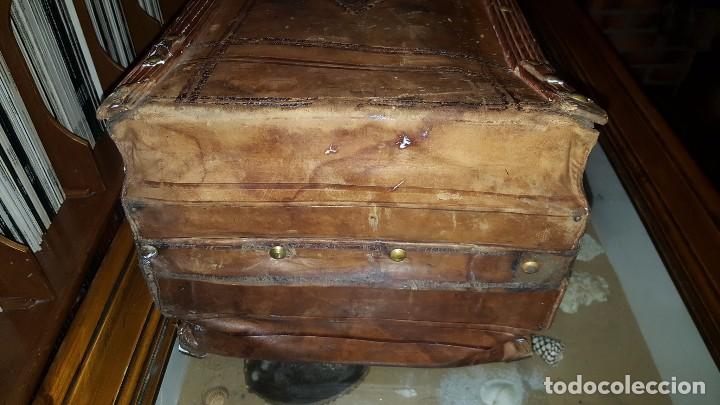 Antig&uuml;edades: Maleta de viajante de comercio. En cuero. - Foto 5