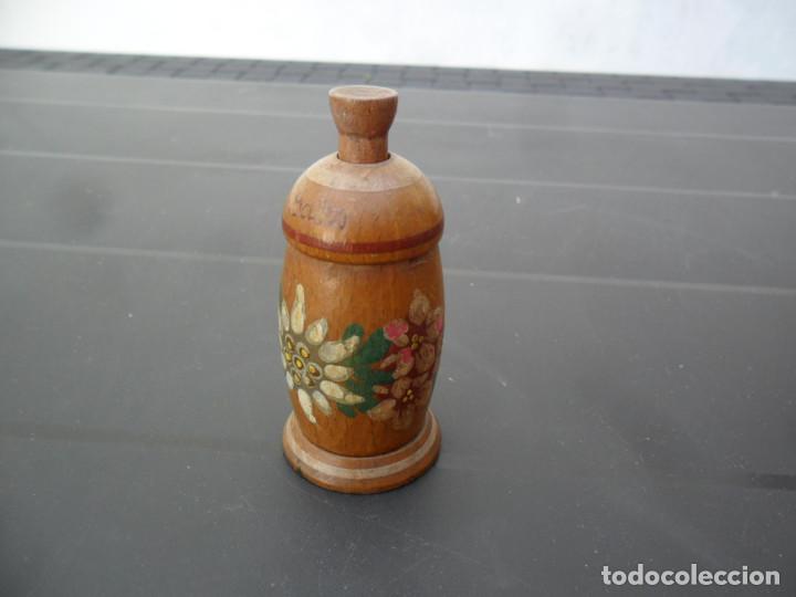 Antig&uuml;edades: SALERO DE MADERA DECORADO - ANTIGUO - Foto 1