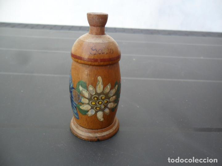 Antig&uuml;edades: SALERO DE MADERA DECORADO - ANTIGUO - Foto 2