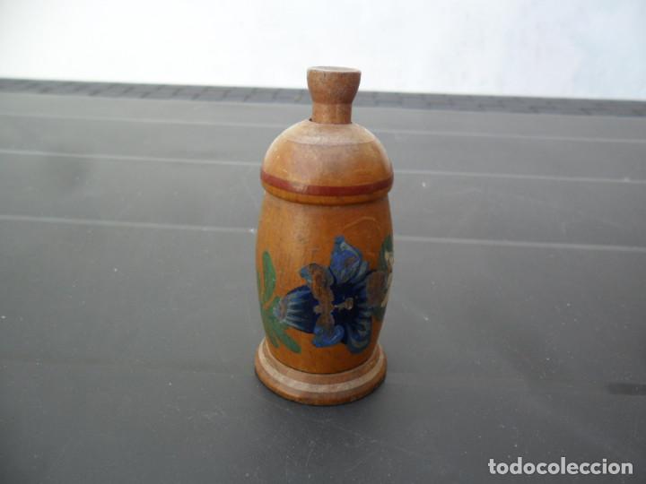 Antig&uuml;edades: SALERO DE MADERA DECORADO - ANTIGUO - Foto 3