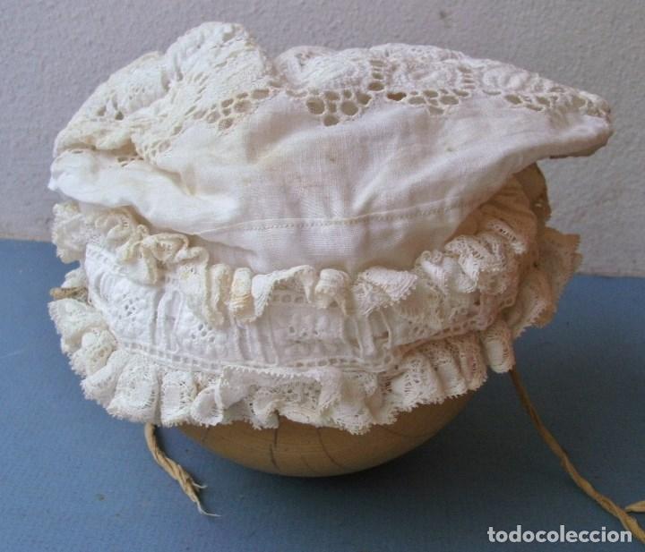 Antig&uuml;edades: antiguo gorro de bebe - encaje con interior forrado - Foto 1