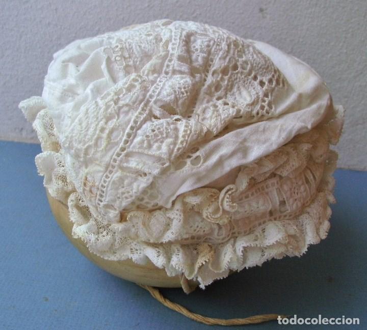 Antig&uuml;edades: antiguo gorro de bebe - encaje con interior forrado - Foto 4