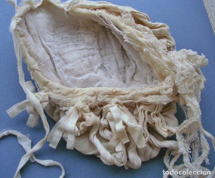 Antig&uuml;edades: antiguo gorro de bebe - encaje con interior forrado, para restaurar - Foto 6