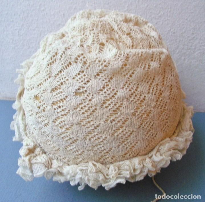 Antig&uuml;edades: antiguo gorro de bebe - ganchillo con encaje (para restaurar) - Foto 3