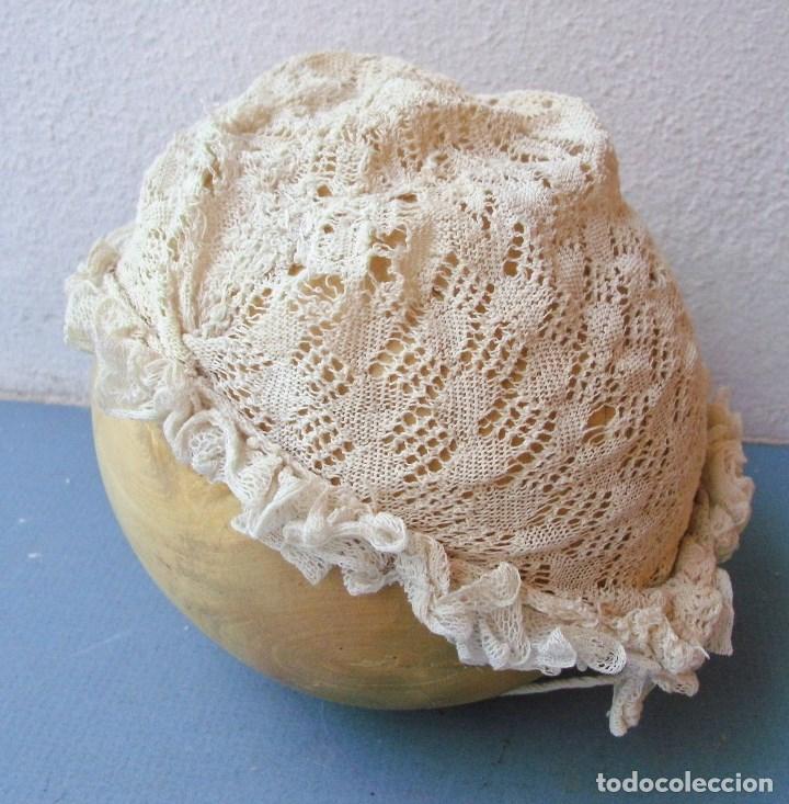Antig&uuml;edades: antiguo gorro de bebe - ganchillo con encaje (para restaurar) - Foto 4