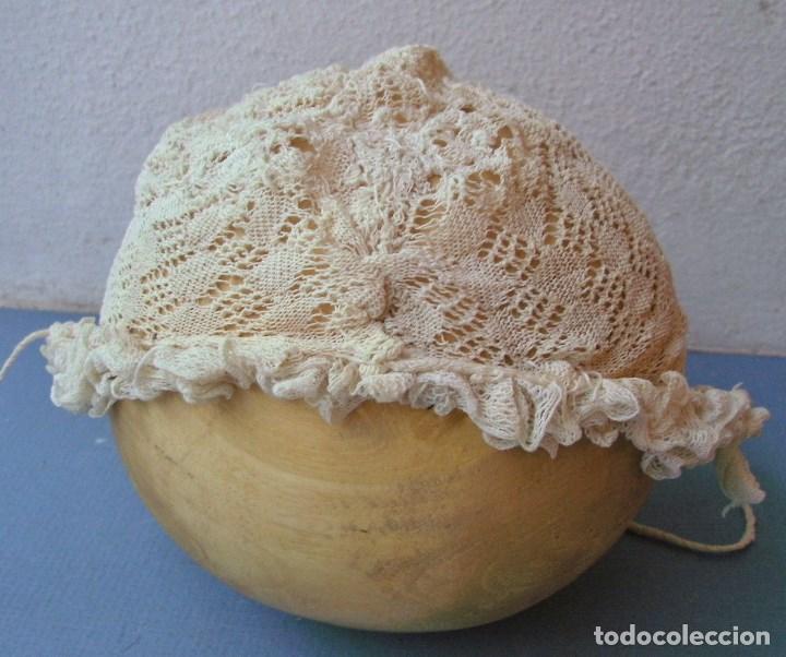 Antig&uuml;edades: antiguo gorro de bebe - ganchillo con encaje (para restaurar) - Foto 5