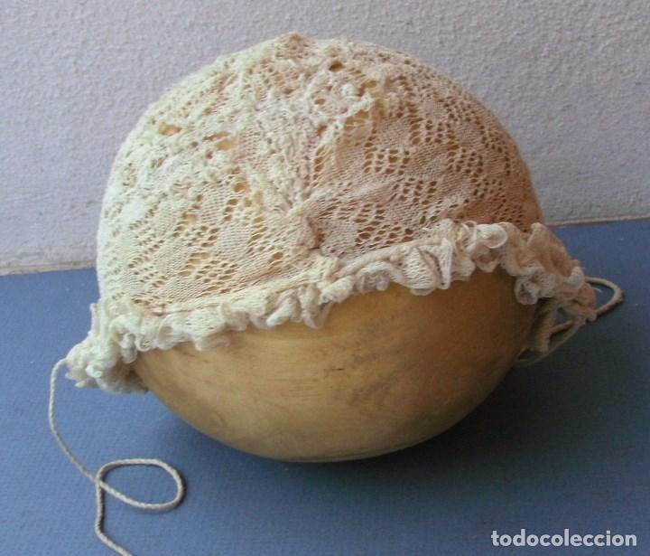 Antig&uuml;edades: antiguo gorro de bebe - ganchillo con encaje (para restaurar) - Foto 7