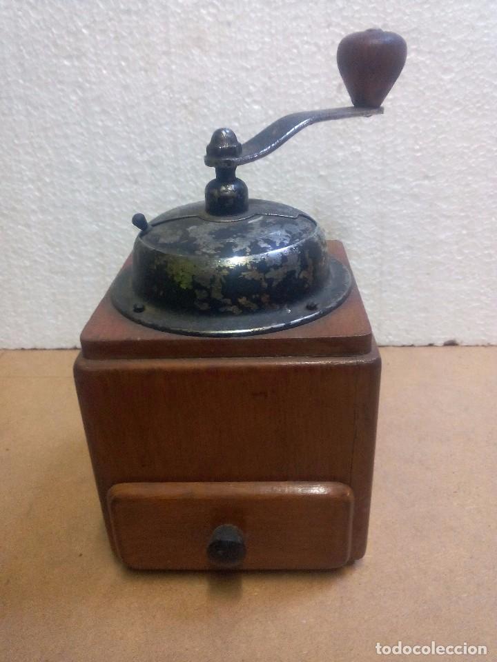 Antiquit&eacute;s: Molinillo antiguo de caf&eacute; de manivela