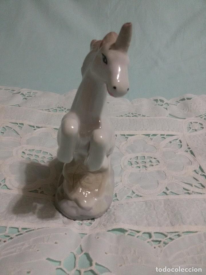 Antig&uuml;edades: UNICORNIO DE PORCELANA - Foto 3