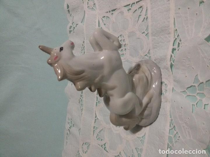 Antig&uuml;edades: UNICORNIO DE PORCELANA - Foto 4