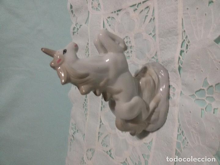 Antig&uuml;edades: UNICORNIO DE PORCELANA - Foto 5