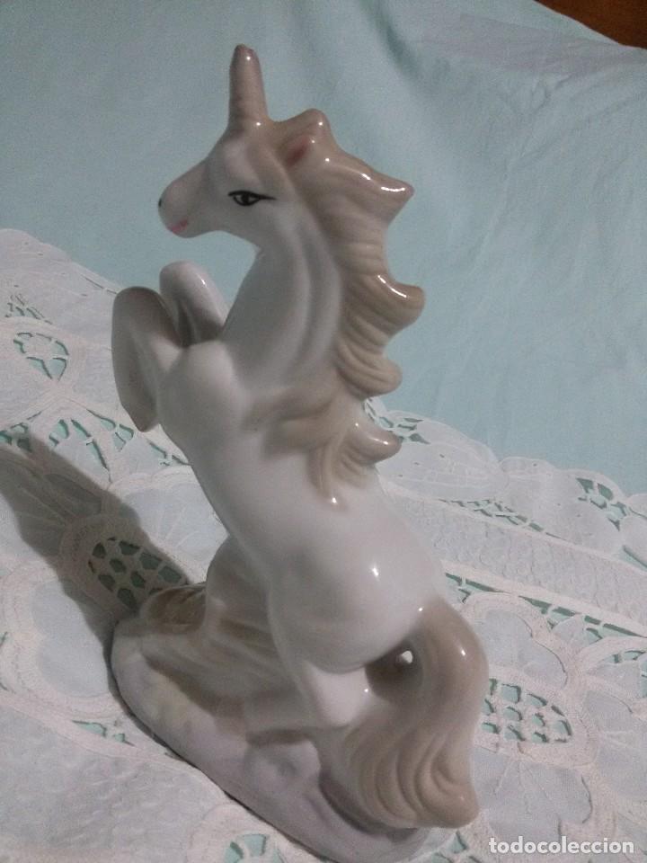 Antig&uuml;edades: UNICORNIO DE PORCELANA - Foto 9