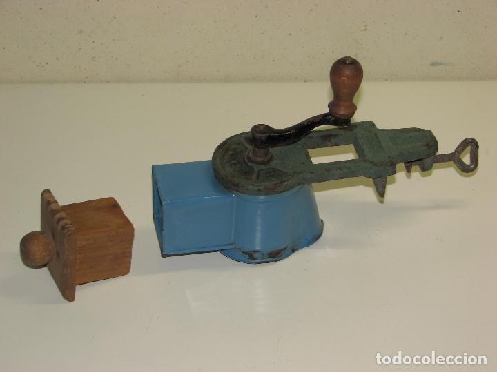 Antig&uuml;edades: ANTIGUO RALLADOR HARRAS - Foto 1