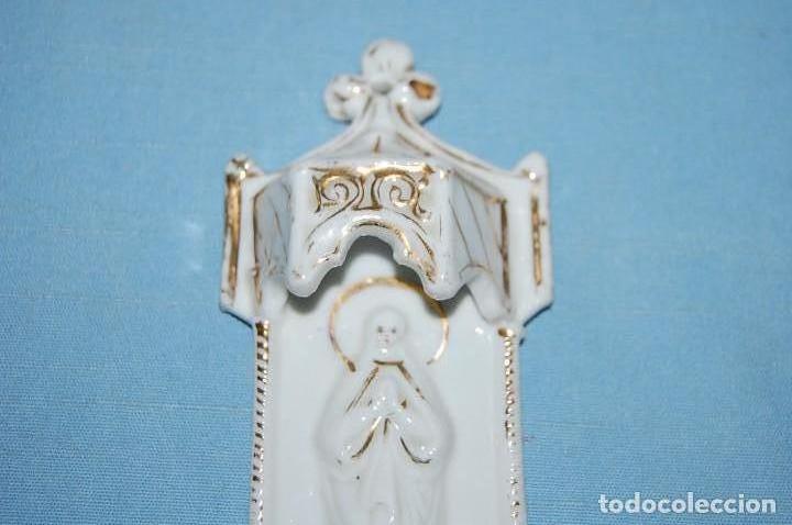 Antig&uuml;edades: BENDITERA EN PORCELANA DE 17 CM - Foto 2
