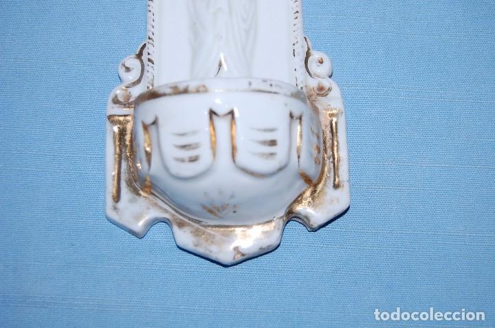 Antig&uuml;edades: BENDITERA EN PORCELANA DE 17 CM - Foto 3