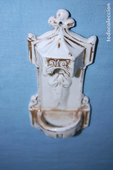 Antig&uuml;edades: BENDITERA EN PORCELANA DE 17 CM - Foto 5