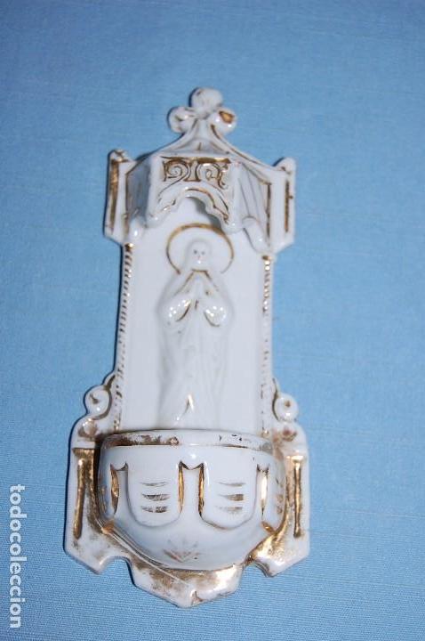 Antig&uuml;edades: BENDITERA EN PORCELANA DE 17 CM - Foto 1