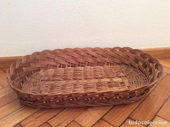 Antig&uuml;edades: ANTIGUA CESTA DE MIMBRE PARA EL PLANCHADO.... - Foto 1