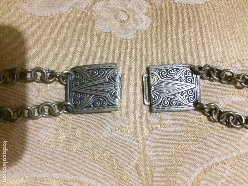 Antig&uuml;edades: Cintur&oacute;n de lat&oacute;n art deco de mujer.mide 100cm. - Foto 3