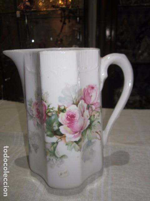 Antiques: Bonita jarra para agua en porcelana, sin marca. 18 cms. altura.