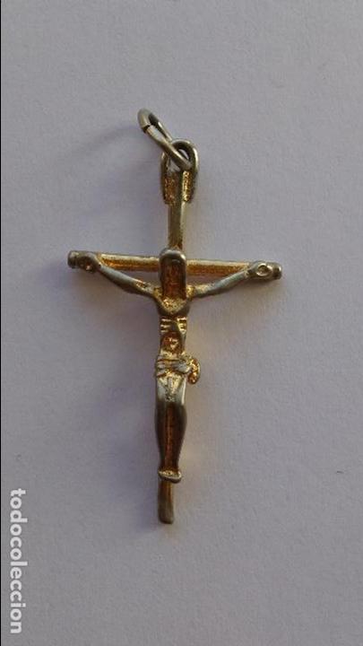Antig&uuml;edades: Crucifijo metalico de 4 x 2 cms. - Foto 1