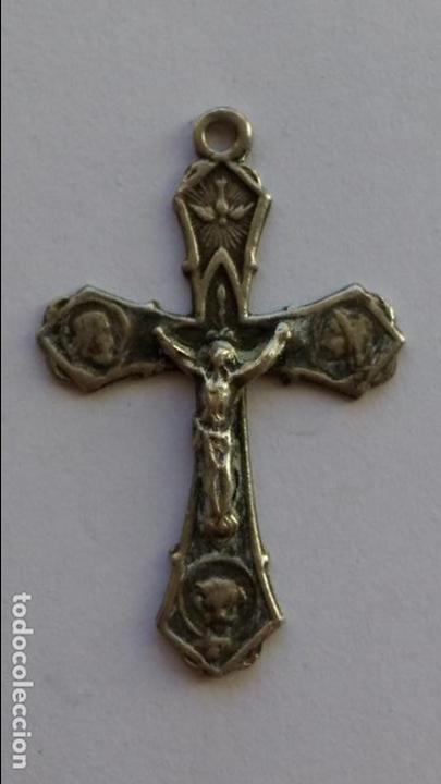Antig&uuml;edades: Crucifijo metalico de 3 x 2 cms - Foto 1