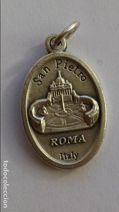 Antig&uuml;edades: medalla papa francisco de 2,5 x 1,6 cms - Foto 2