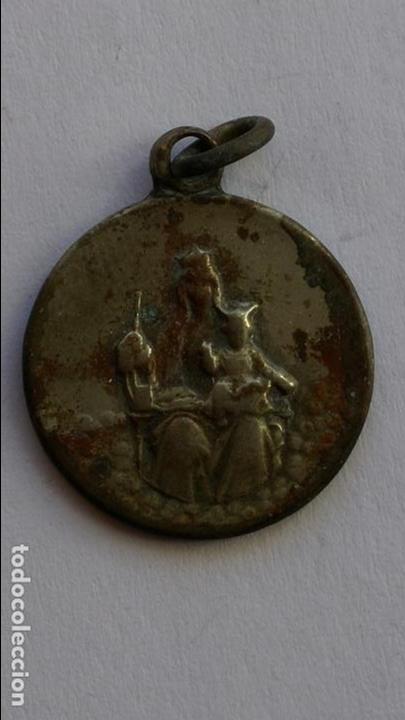 Antig&uuml;edades: medalla de virgen y corazon de jesus de 1,7 cms de diametro - Foto 1