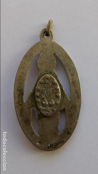Antig&uuml;edades: Medalla de virgen inmaculada de 3,7 x 2 cms - Foto 2