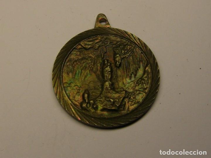 Antig&uuml;edades: Medalla religiosa de &iquest;Lourdes?. - Foto 1