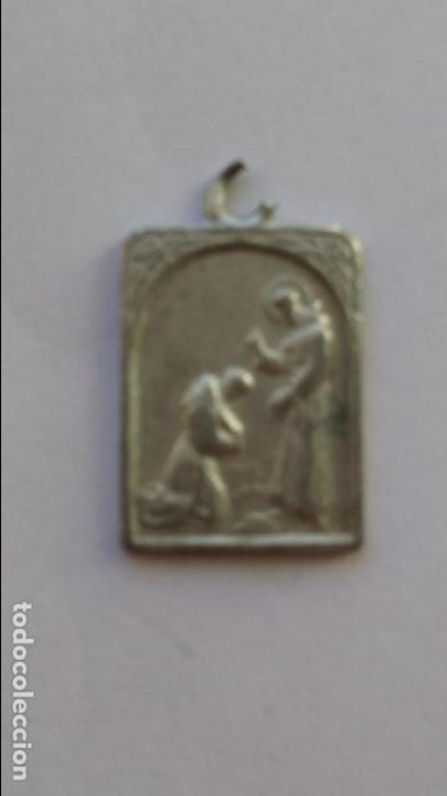 Antig&uuml;edades: Medalla sin catalogar de 1,4 x 2,3 cms - Foto 1