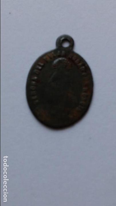 Antig&uuml;edades: Medalla antigua ,se lee mal de 2 x 1,3 cms - Foto 1