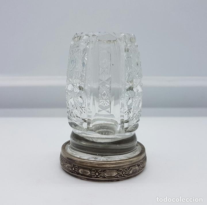 Antigüedades: Jarroncito antiguo en cristal baccarat tallado a mano con pie de plata de ley repujado y contrastado - Foto 3 - 74165063