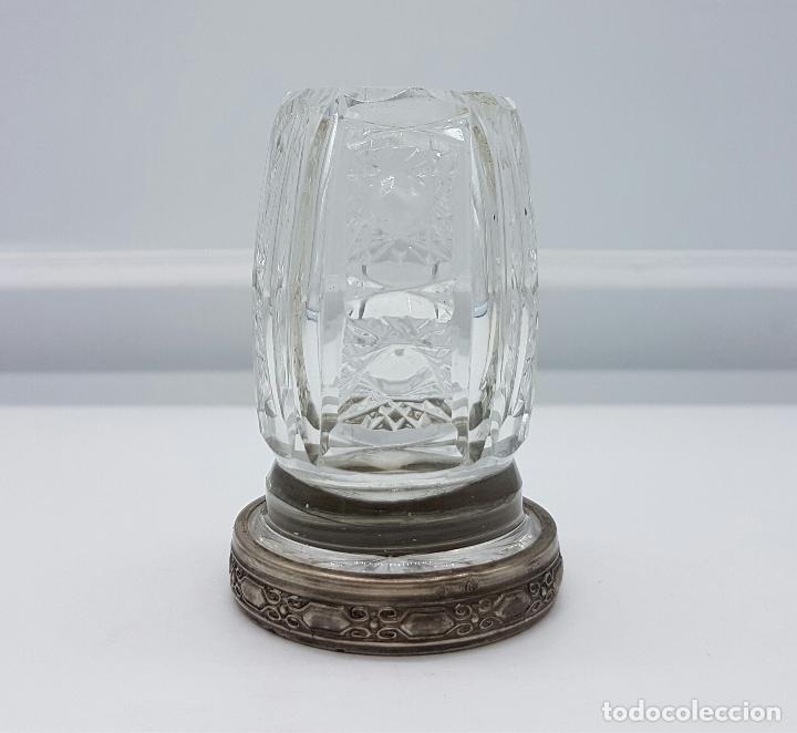 Antigüedades: Jarroncito antiguo en cristal baccarat tallado a mano con pie de plata de ley repujado y contrastado - Foto 4 - 74165063
