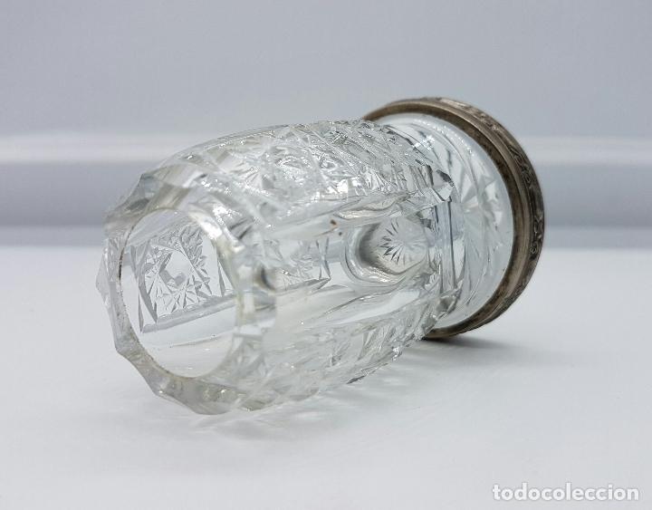 Antigüedades: Jarroncito antiguo en cristal baccarat tallado a mano con pie de plata de ley repujado y contrastado - Foto 5 - 74165063