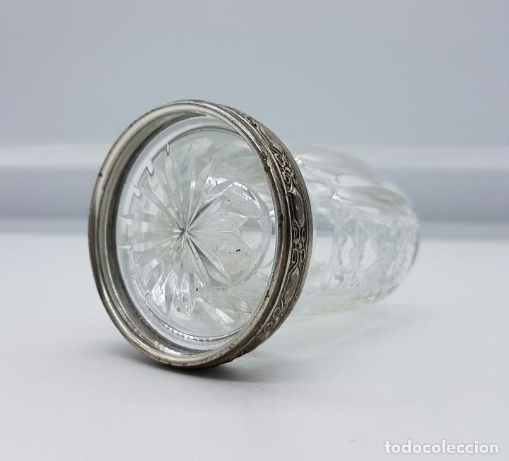 Antigüedades: Jarroncito antiguo en cristal baccarat tallado a mano con pie de plata de ley repujado y contrastado - Foto 6 - 74165063