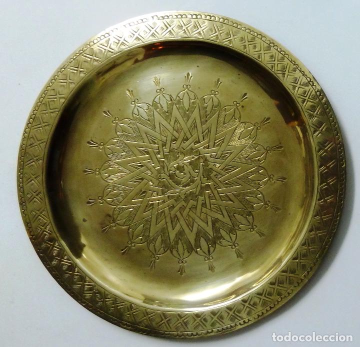 Antig&uuml;edades: PLATO DE BRONCE. DE PARED. DIAMETRO 25 CM.