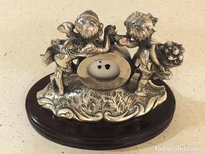 Antig&uuml;edades: RELOJ DE PLATA MACIZA SOBRE BASE DE MADERA - Foto 2