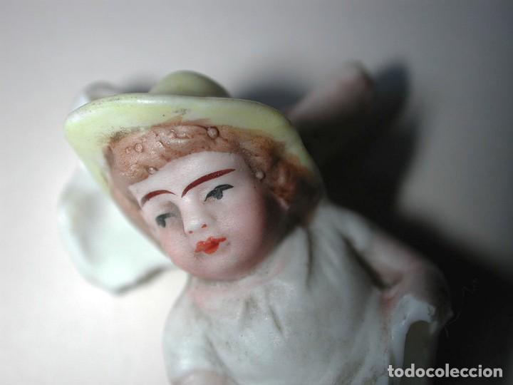 Antig&uuml;edades: MU&Ntilde;ECA DE PORCELANA MUY FINA Y MUY ANTIGUA, ROTA Y NO ENTERA