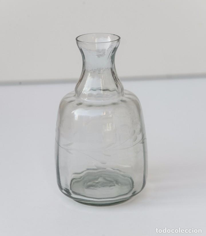 Antig&uuml;edades: ANTIGUA BOTELLA DE CRISTAL SOPLADO CON TALLA E INICIALES. SANTA LUCIA.