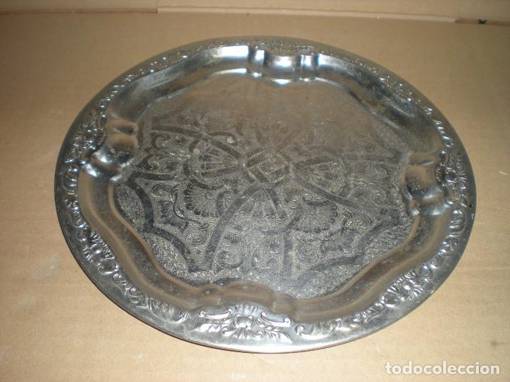 Antig&uuml;edades: plato chapa labrado  di&aacute;metro 25cm