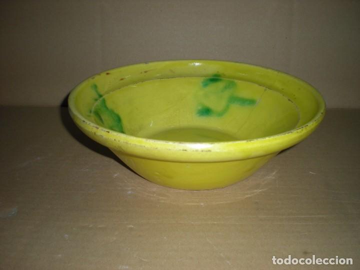 Antig&uuml;edades: fuente en barro pintado a mano  di&aacute;metro 25cm  altura 7cm