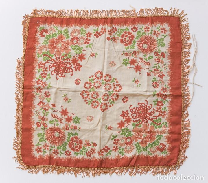 Antiquit&eacute;s: BELLISIMO COJ&Iacute;N DE SEDA. A&Ntilde;OS 20
