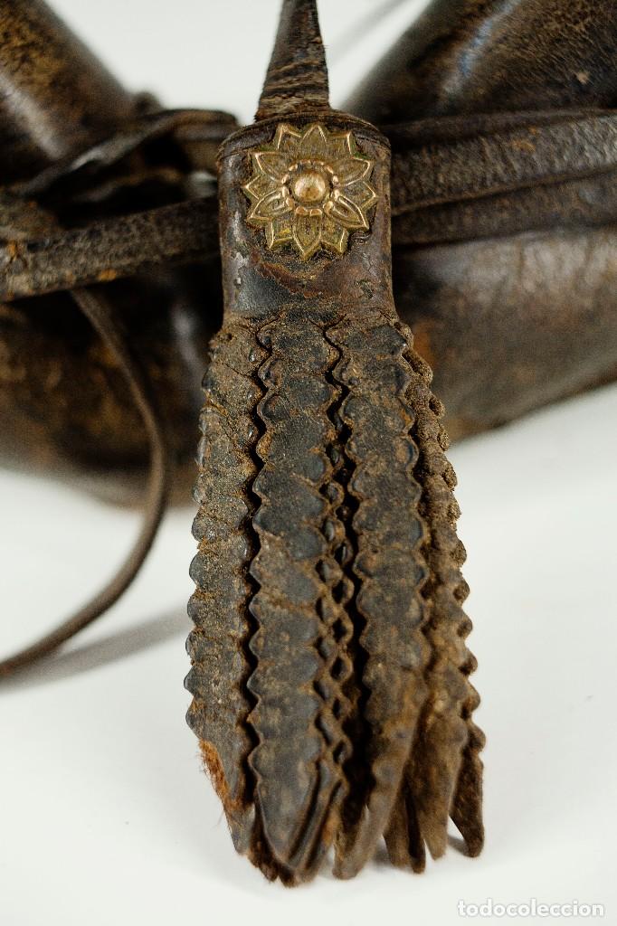 Antig&uuml;edades: Silla de montar y collar&oacute;n antiguo - Foto 6