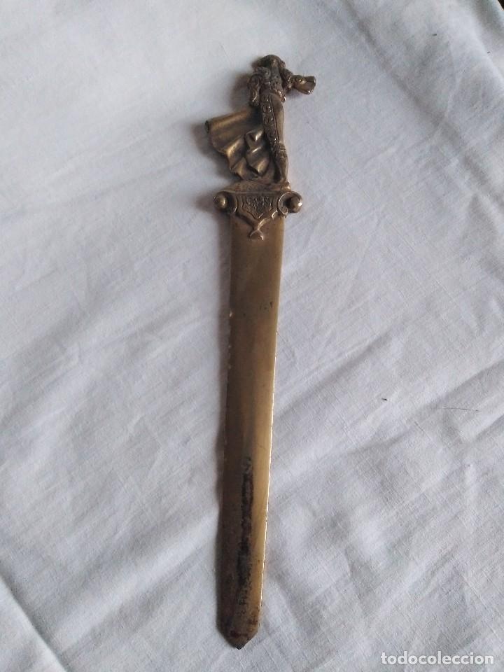 Antig&uuml;edades: FIGURA TORERO ABRESOBRES DE BRONCE - Foto 1