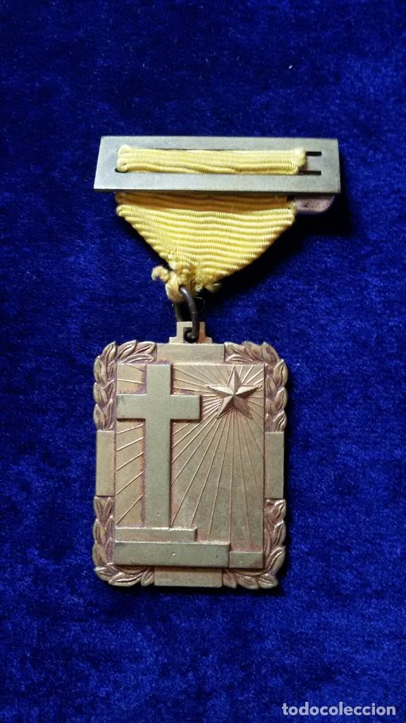 Antig&uuml;edades: ANTIGUA MEDALLA RELIGIOSA CON CINTA - Foto 1