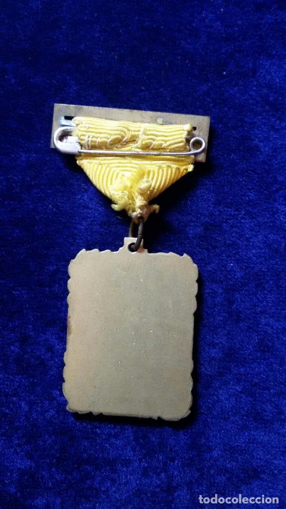 Antig&uuml;edades: ANTIGUA MEDALLA RELIGIOSA CON CINTA - Foto 2