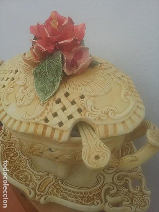 Antig&uuml;edades: GRAN SOPERA CON FLORES EN RELIEVE - Foto 2