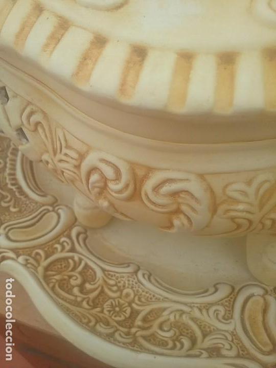 Antig&uuml;edades: GRAN SOPERA CON FLORES EN RELIEVE - Foto 3