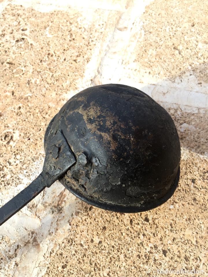Antig&uuml;edades: ANTIGUO CUCHARON CAZO DE BRONCE CON MANGO DE HIERRO FORJADO - Foto 2